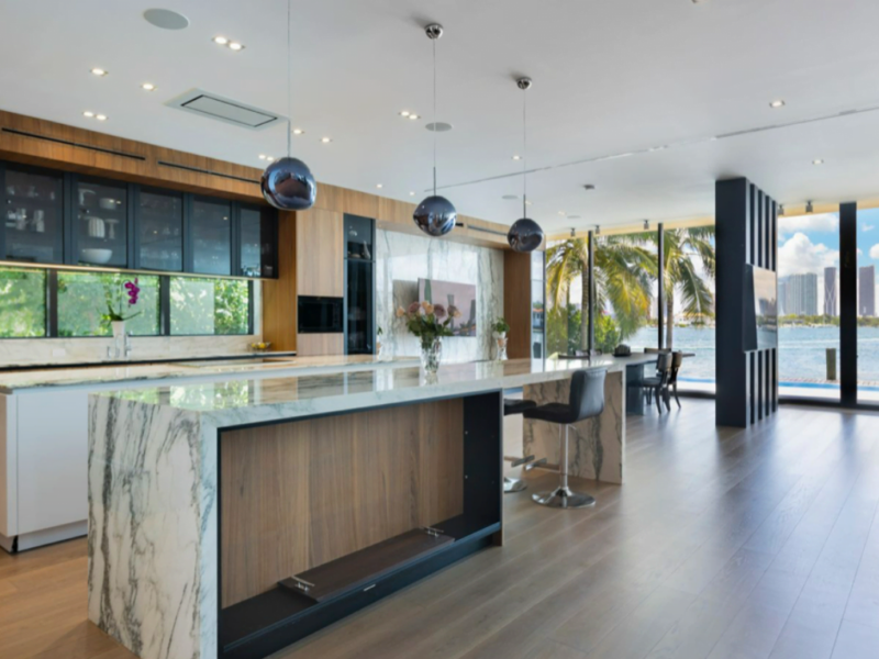 Miami Beach Mansion Waterfront Beauty