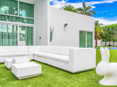 Miami backyard with tennis court