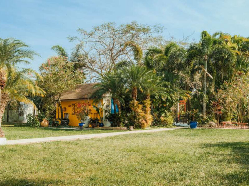 Huge Land Lagoon Cottage