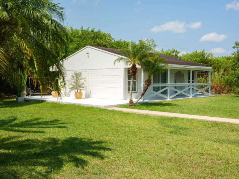 Huge Land Lagoon Cottage