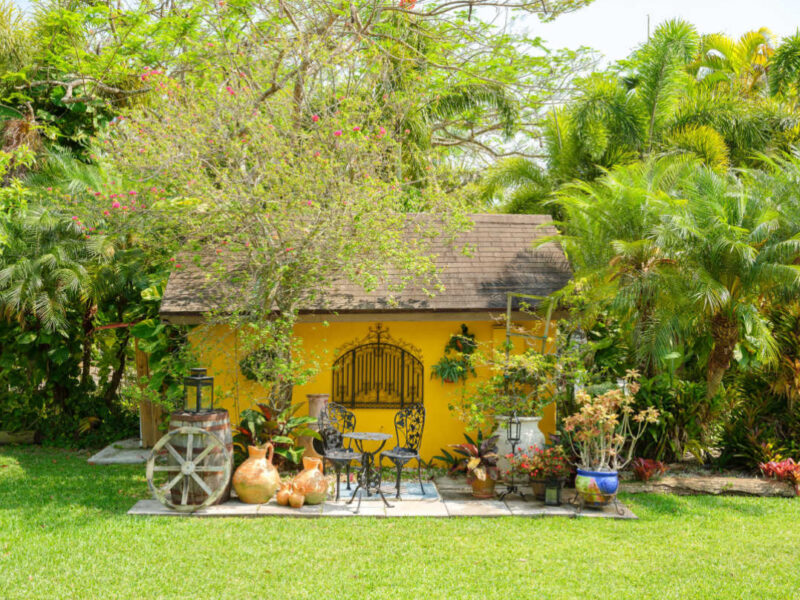 Huge Land Lagoon Cottage
