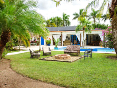 Huge Land Lagoon Cottage