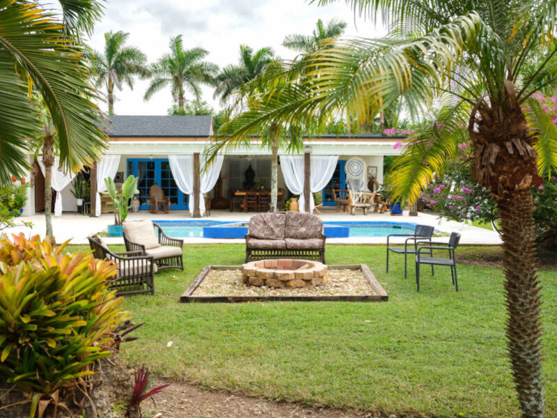 Huge Land Lagoon Cottage