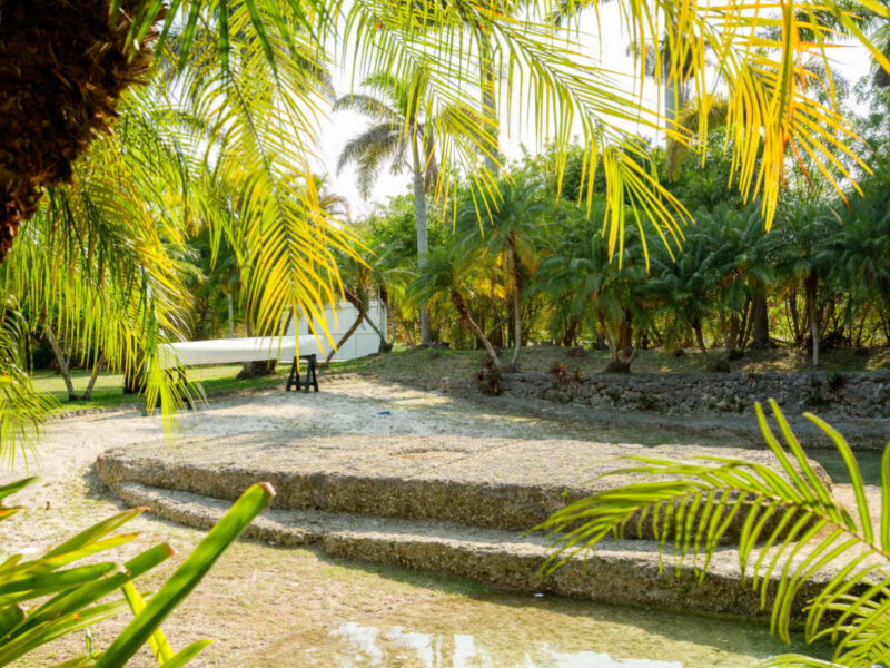 Huge Land Lagoon Cottage