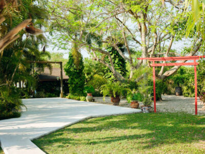 Huge Land Lagoon Cottage